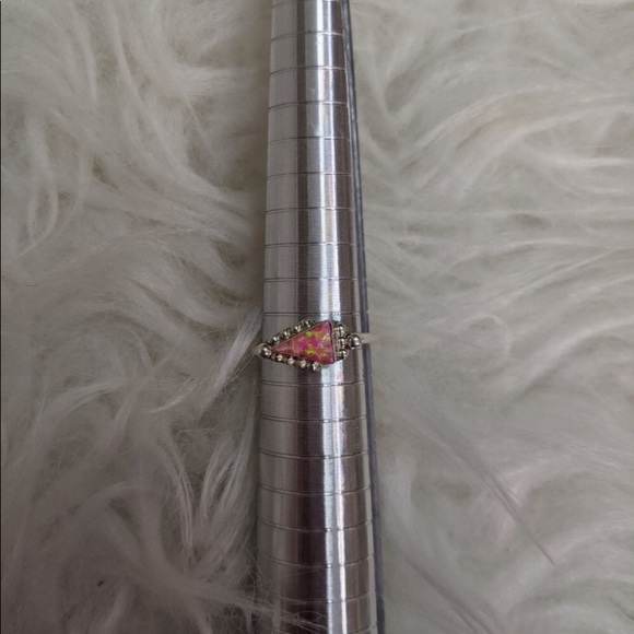 Pink opal triangle shaped ring - Picture 4 of 5